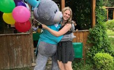 Курьер в костюме фото