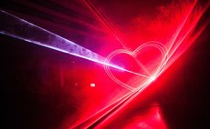 Лазерное шоу для любимого фото