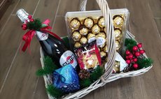 Подарочная корзина с Ferrero фото