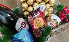 Подарочная корзина с Ferrero фото