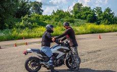 Урок вождения мотоцикла фото