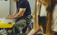 Свидание в гончарной студии фото